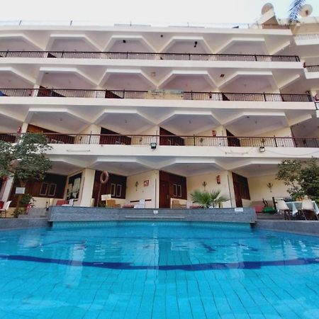 Rezeiky Hotel&Camp Luxor Exterior foto