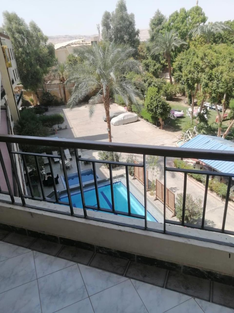 Rezeiky Hotel&Camp Luxor Exterior foto