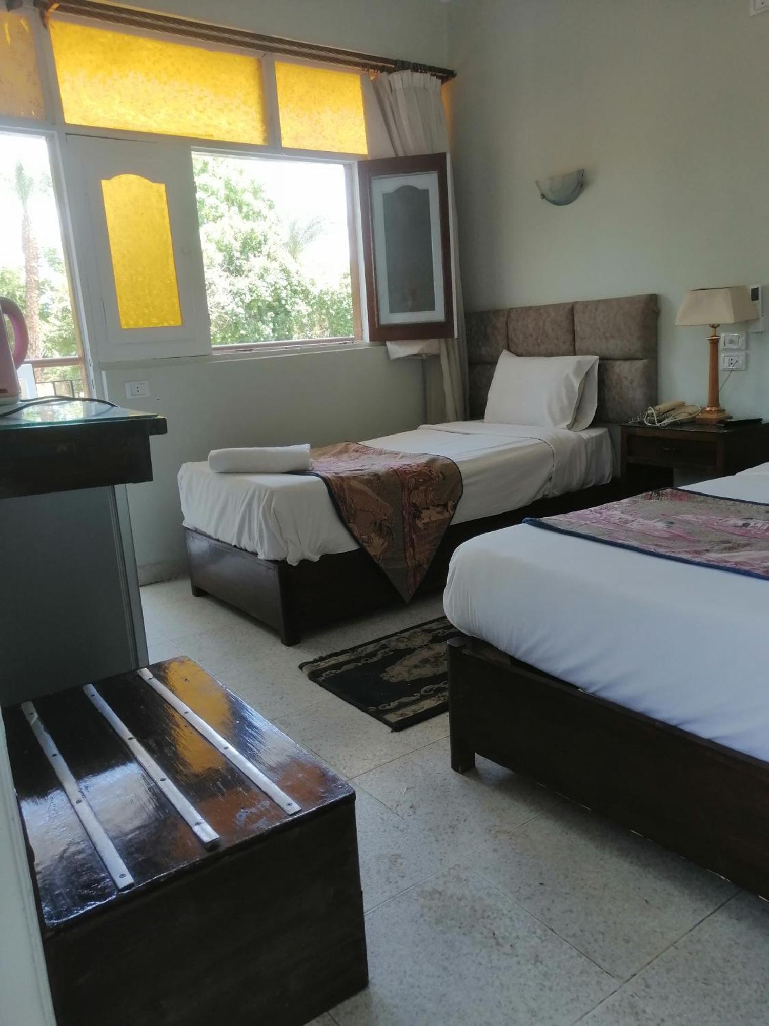 Rezeiky Hotel&Camp Luxor Exterior foto