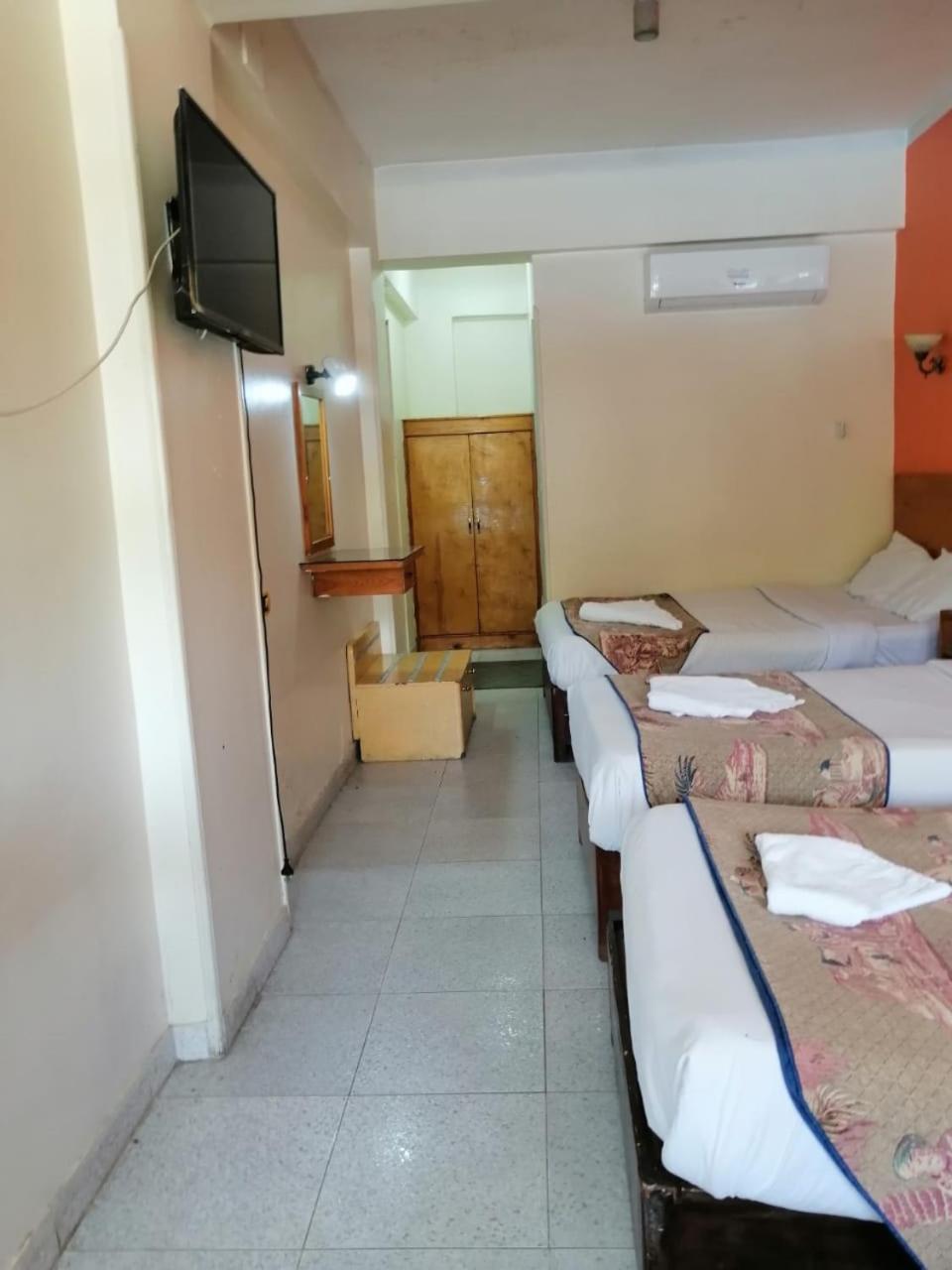 Rezeiky Hotel&Camp Luxor Exterior foto