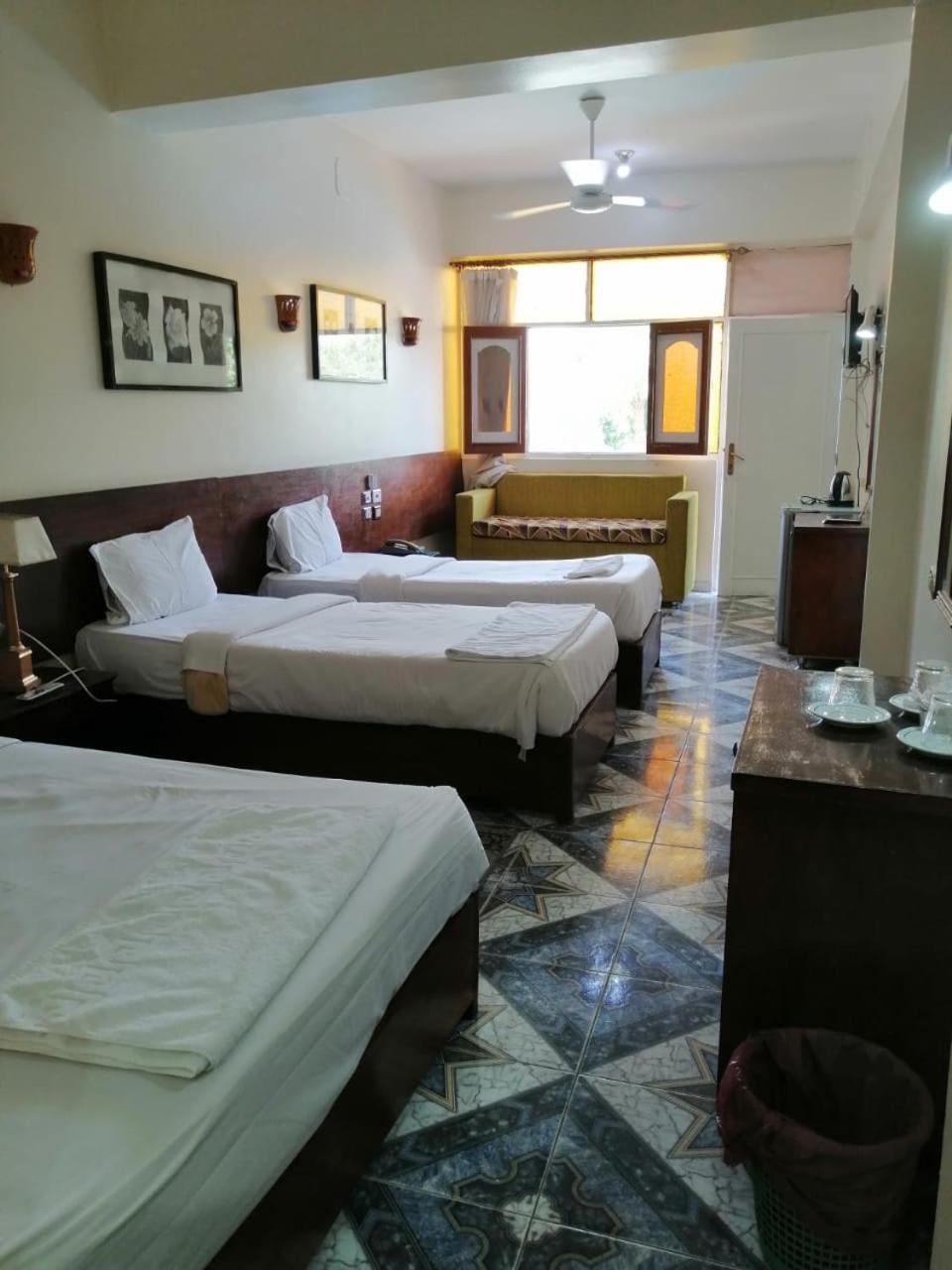 Rezeiky Hotel&Camp Luxor Exterior foto