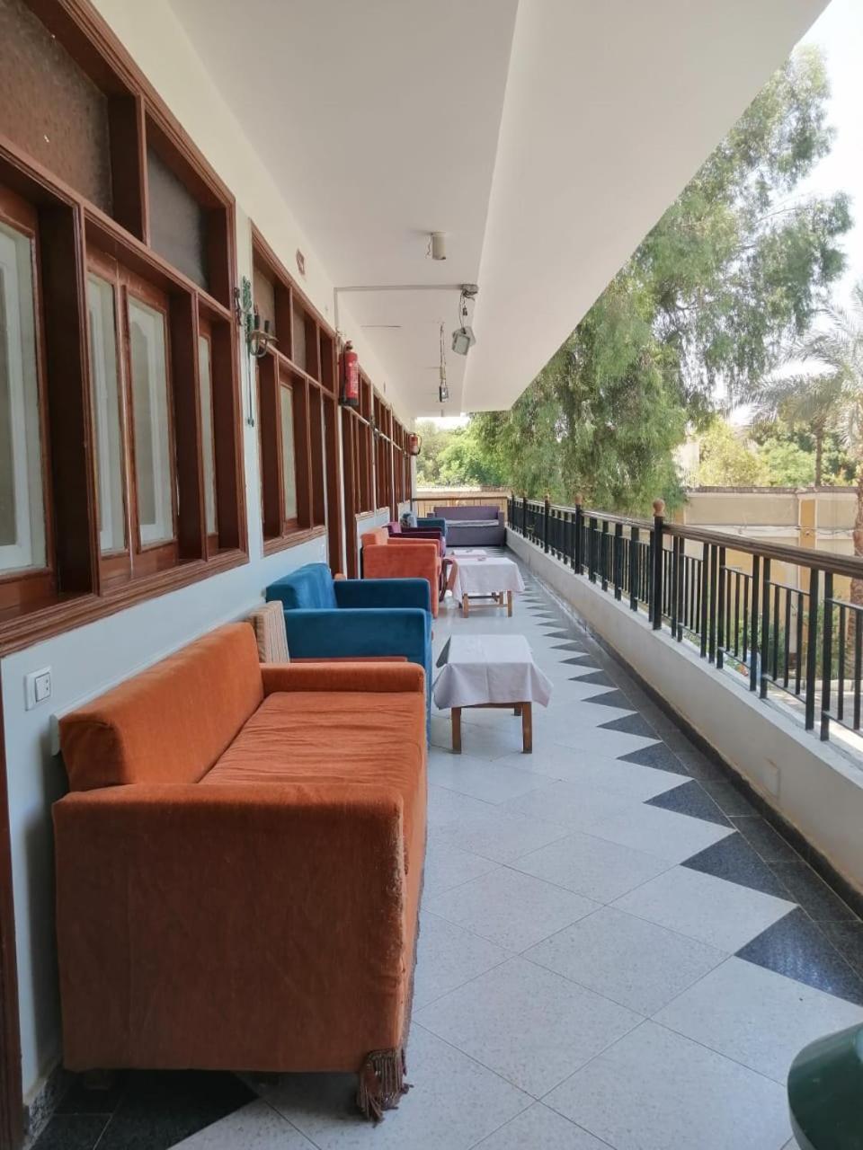 Rezeiky Hotel&Camp Luxor Exterior foto